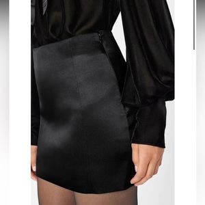 FRAME - SEAMED MINI SKIRT. Size 2 NWOT!!